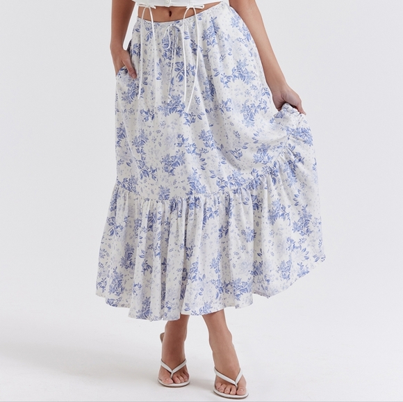 Blue Floral House of CB 'Aitana'-large - Picture 2 of 16